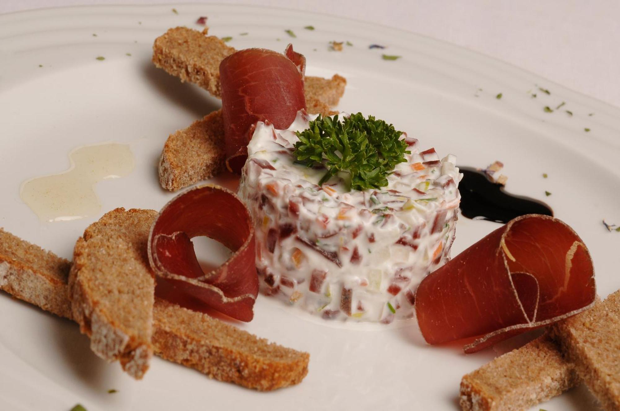 Hotel Restaurant Alpenblick Ernen Bagian luar foto