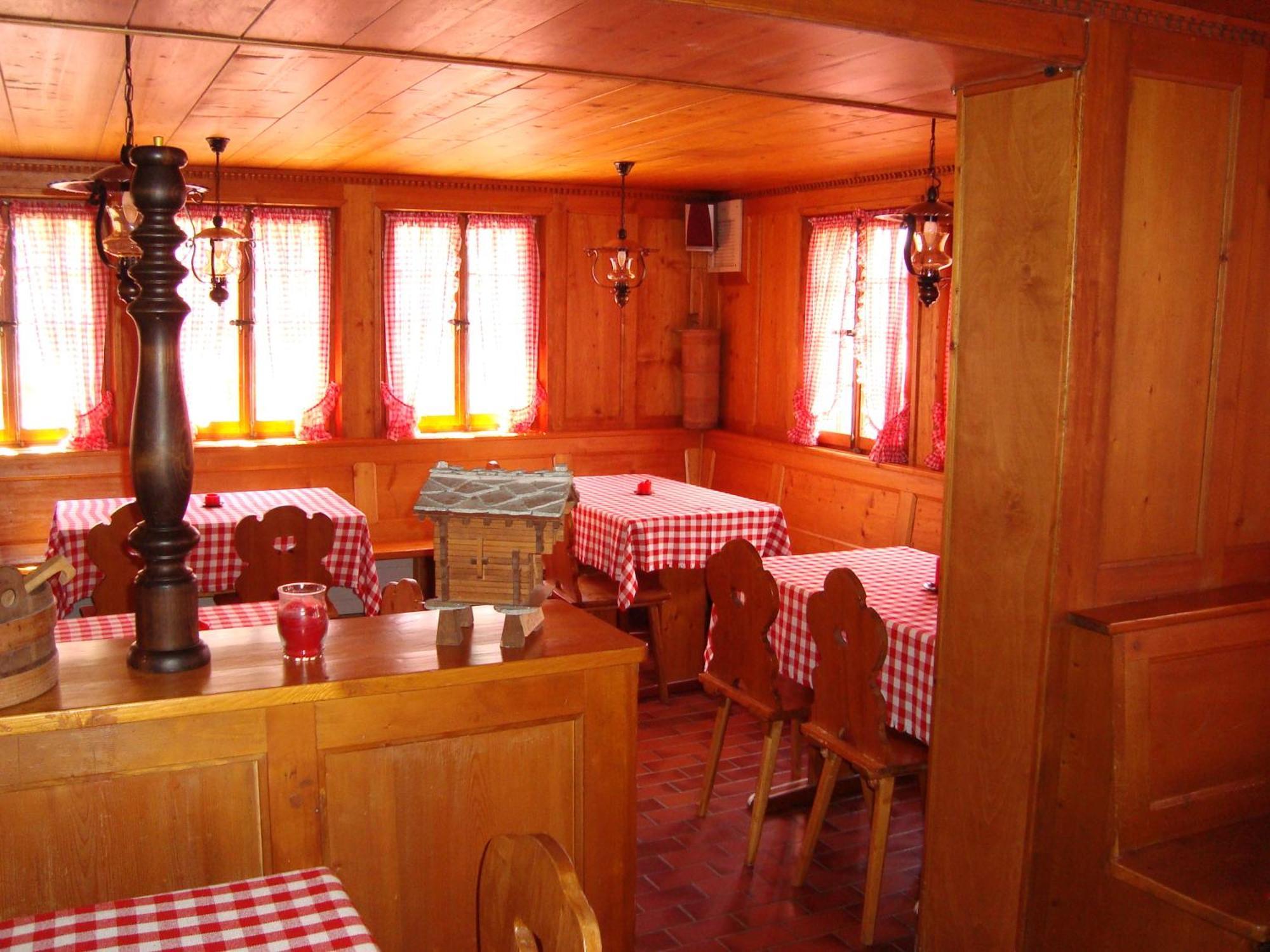 Hotel Restaurant Alpenblick Ernen Bagian luar foto
