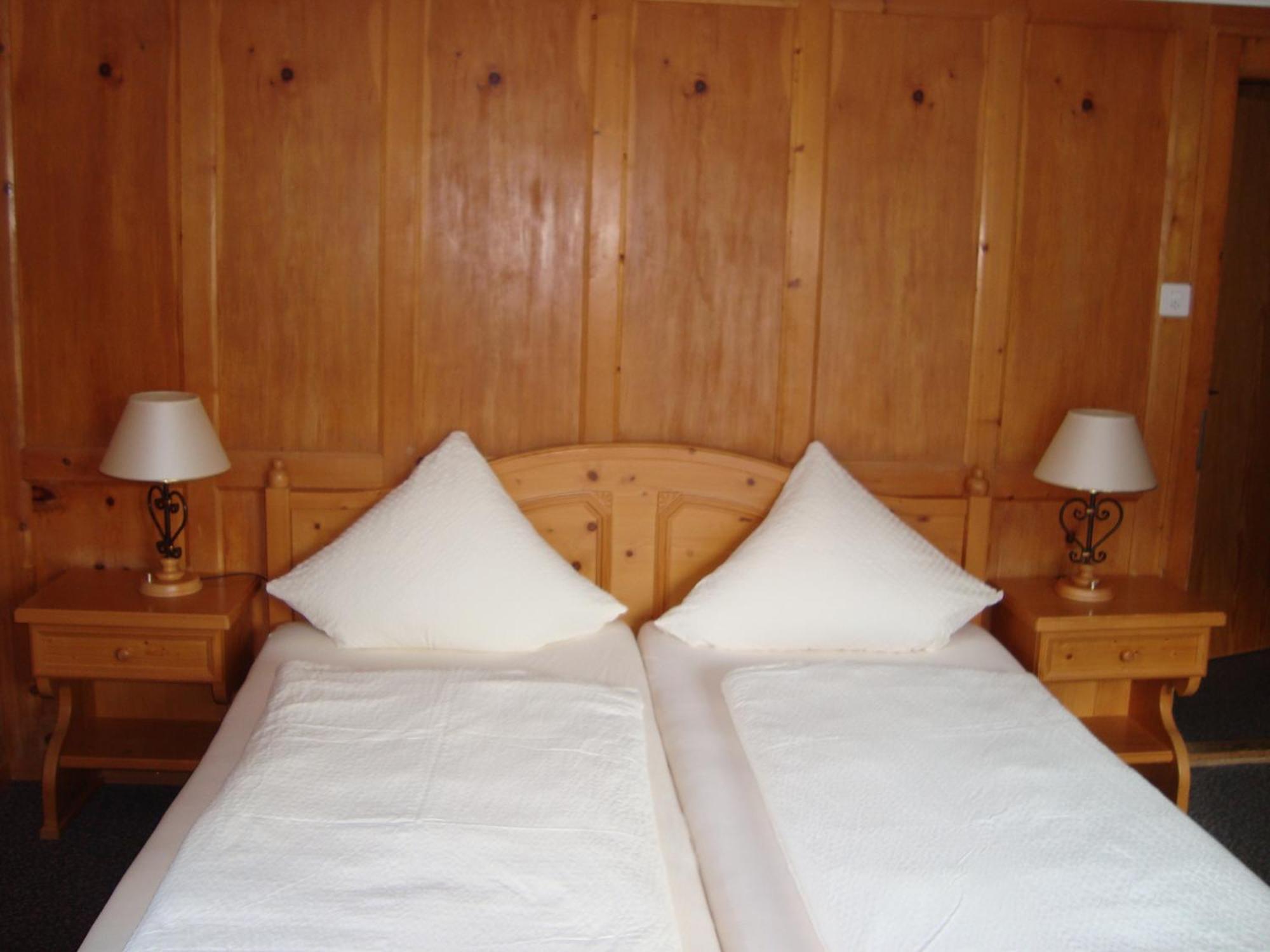 Hotel Restaurant Alpenblick Ernen Bagian luar foto