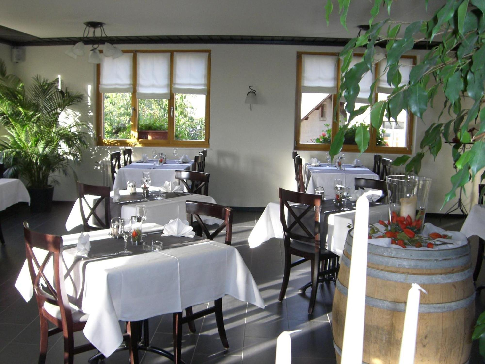 Hotel Restaurant Alpenblick Ernen Bagian luar foto