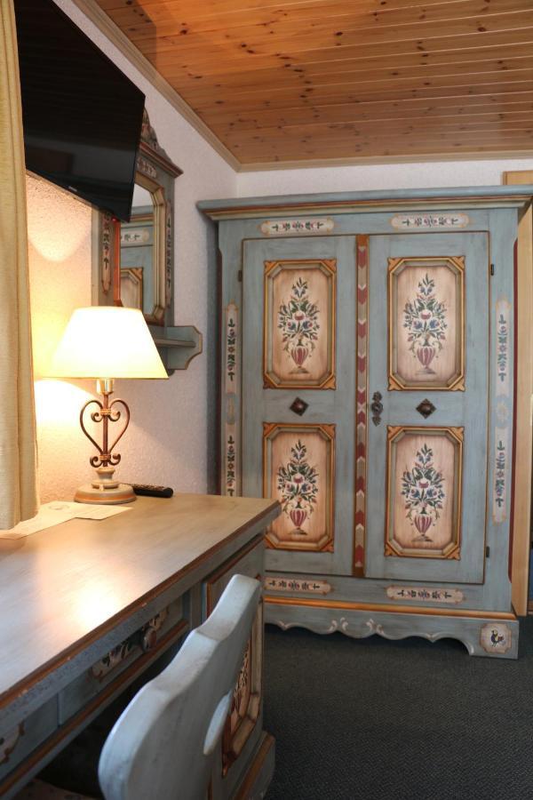 Hotel Restaurant Alpenblick Ernen Bagian luar foto